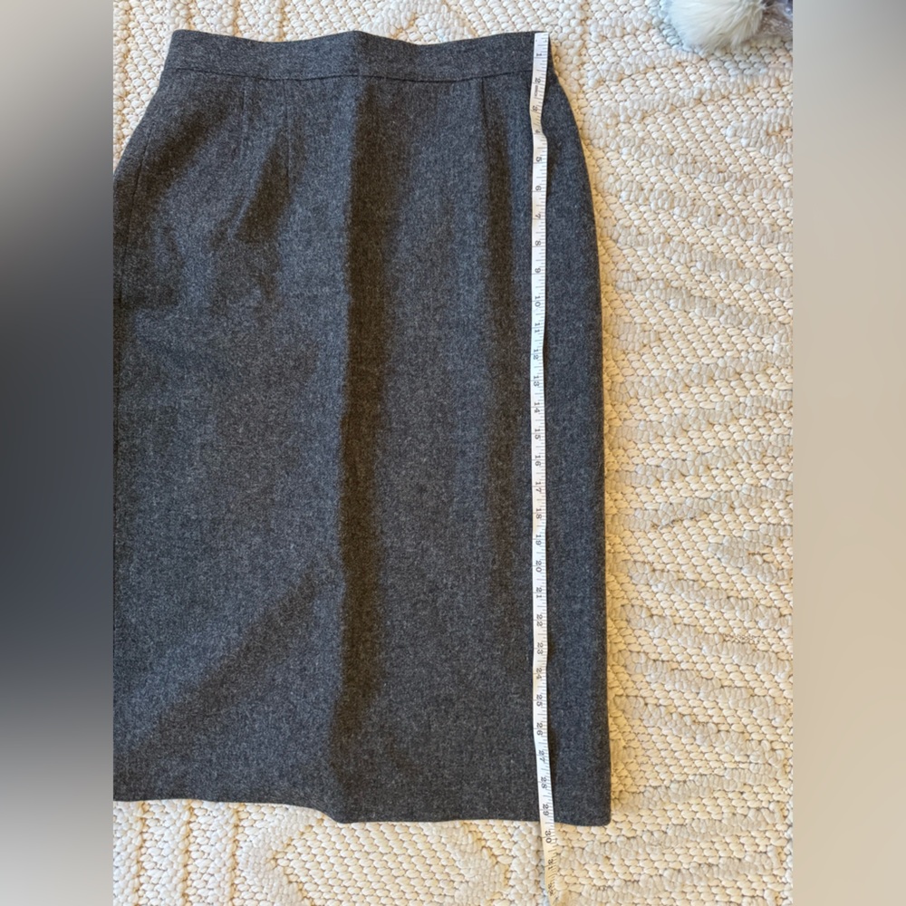Like New! Sag Harbor Dark Gray 100% Wool Pencil Skirt Size 12 - Picture 5 of 5